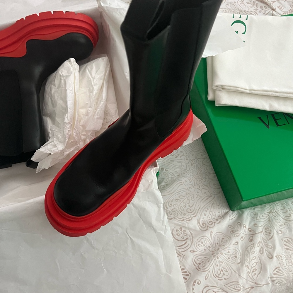 Bottega Veneta Woman’s Tire Chelsea Boots - Picture 7 of 13